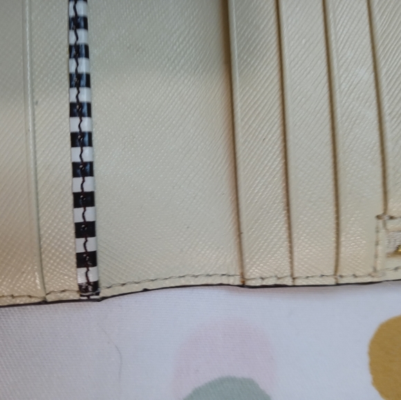 💐Henri Bendel Kaleidoscope Floral Wallet💐 bright and colorful wallet - Picture 7 of 11